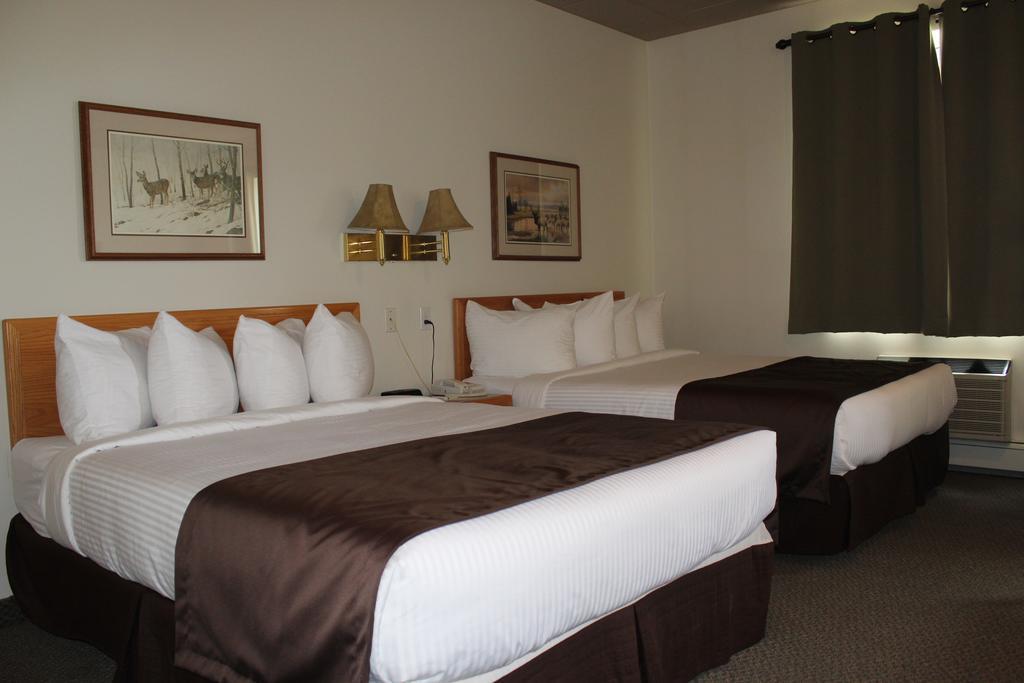 Walking Eagle Inn & Lodge ร็อคกี้เมาน์เทนเฮาส์ ภายนอก รูปภาพ